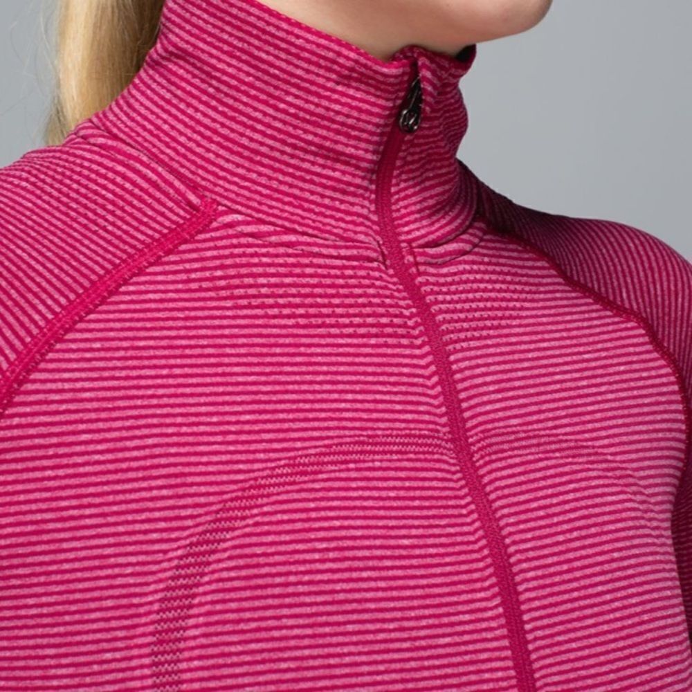 Lululemon Run Swiftly Tech 1/2 Zip Berry Size 8 - image 5